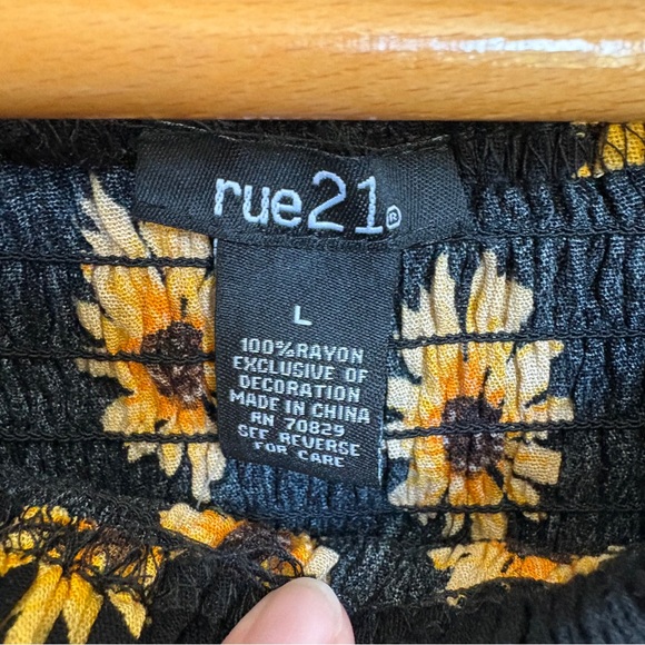 Rue21 Yellow Sunflower Floral Black Lace Flowy Blouse Top NWT Women's L - Picture 4 of 10